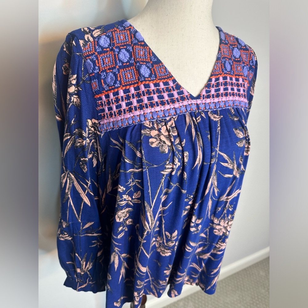 Sz M Anthropologie embroidered floral boho ballon sleeve v neck blouse top blue - Picture 2 of 7